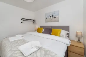 Livingstone Street Apartment 2 - sleeps 4 guests  in 1 bedroom - Image 4