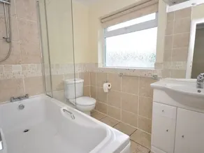 Modern Seaside Cottage- short walk to beach - Image 2
