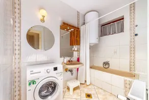 Holiday home with WiFi, air conditioning, washing machine - Image 3