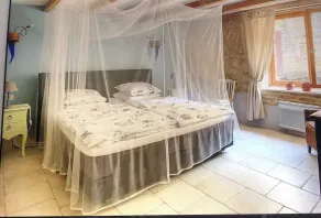 Charming cottage-with heated pool and 5 min from all amenities. Rest. - Image 5