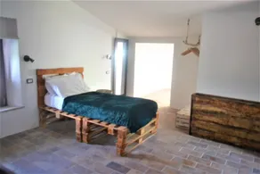 Newly renovated Italian villa with external hot tub and heated swimming pool - Image 5