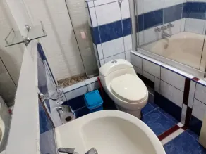 Spacious well-lit apartment with hydromassage - Image 2