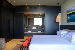Breathtaking Hillside Villa - Image 4