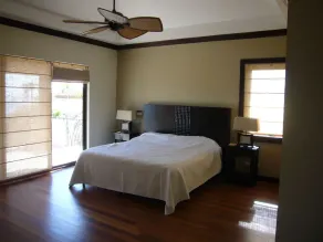 Luxury 5 bedroom house, 40-foot saltwater pool, 10 minute walk to beach - Image 5