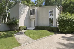 Ultimate Hamptons Luxury - Modern Home in East Hampton - Image 5
