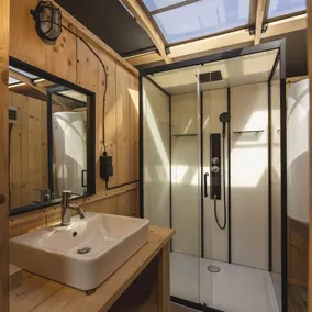 Spend the night in this special Dome with private bathroom and hot tub - Image 2