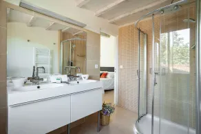 Privat solrig villa med opvarmet pool og adgang til floden. - Image 2