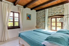 Villa de piedra mágica de 5 camas con casa de huéspedes, piscina, jardín orgánico y playgroun - Image 4