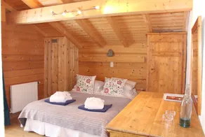 6 en-suite bedrooms. Self catered prices shown and B & B or catered available - Image 5