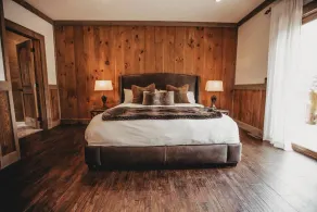 Luxe Mtn Retreat – 3 King Suites, River Access, Hot Tub - Image 5
