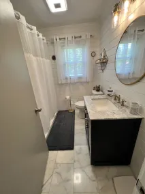 Perfect for families or business, minutes to Newton and Hickory - Image 3
