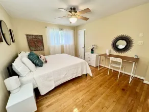 *Comfortable Townhome * King Beds * Long Term* - Image 4