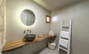 Leedas Farm Cottage with private pool - Image 2