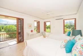 Luxurious Beach Front Villa with Pool - Out of the Blue Villa - Image 4