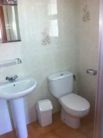 Imposante 4-Schlafzimmer-Villa mit Pool, 10 Minuten zu Fuß vom Meer entfernt - Image 2