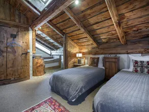 Authentic chalet with jacuzzi, sauna and parking for 12 people - Image 5