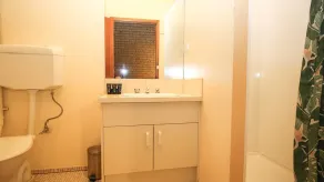Cedar Holiday Units - Apartment 3 - Image 2