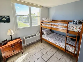Brenda's Sun-Kissed Ocean View Rooftop Beachfront Penthouse Condo 2,250 sq ft - Image 4