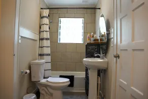 HollyWild House Cozy 3-Bedroom Bungalow Downtown Greer - Image 3