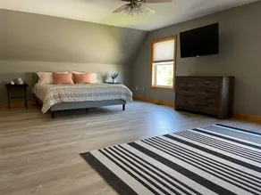 Beautiful Lake Champlain Getaway Sleeps 10-Chazy NY - Image 4