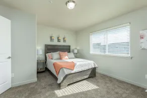 Spacious kitchen suitable for large groups, close to shopping, parks & wineries. - Image 5