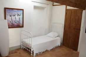 Karakterbygning på stor skovklædt grund med privat have. - Image 2