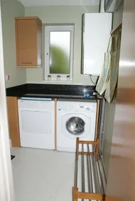 Riggside, moderne, rummelige, store haver, parkering og panoramaudsigt over bjergene. - Image 3
