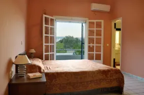 Villa cycladique avec piscine près de la mer - Image 3