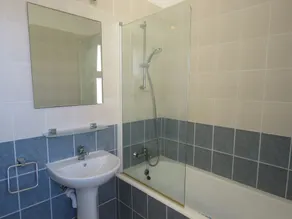 G3 Polis Gardens - includes WiFi & A/C - Image 3