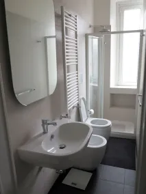 BEAUTIFUL LITTLE APARTMENT IN MILANO CENTER - Image 4