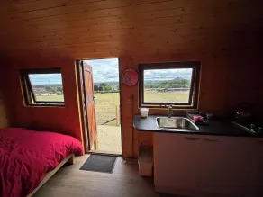 1 Bed Hut - Sleeps 2 - Parking - Smoking - Image 5