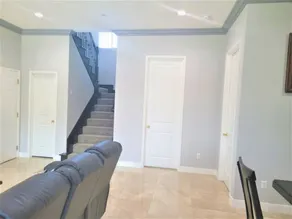 High Ceiling*2-levels Home*5 miles to Disneyland - Image 2