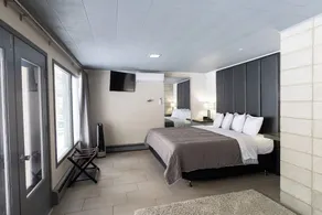 Waterfront Home with Pontoon, Movie & Game Room-Perfect for Families & Getaways! - Image 4