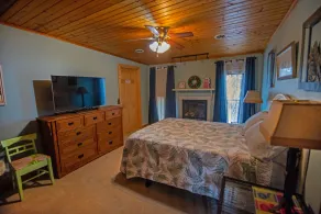 The Great Outdoors: Pet-Friendly Lake House - Image 5