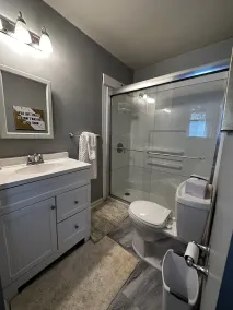 4-bedroom vacation home centrally located  - Image 4