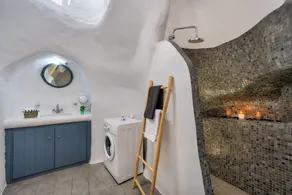 Mystagoge cave pool/jacuzzi, cellar and hammam - Image 4