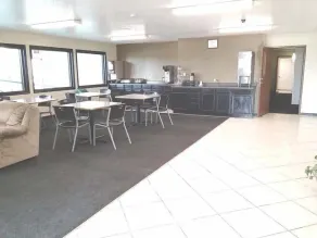 Economy Inn - Image 4