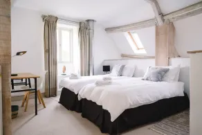 Stunning 6 Bedroom Riverside Barn Cotswold Mill - Image 4