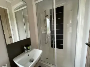 Daisy's Den 3 Bedroom Lodge With large Patio, Hot Tub - Image 3