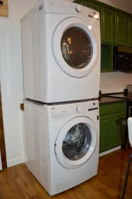 The Sunrise! Close to Wake forest University. 2 King beds. Quiet neighborhood! - Image 2