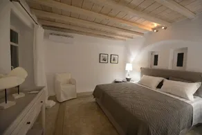 Luxury 4 Bedroom Villa with Pool - Image 2