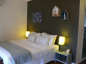 Spacious Cottage, overlooking bushland - Image 3