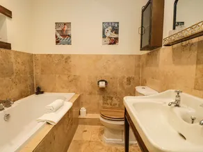 Pear Tree Cottage - Image 4
