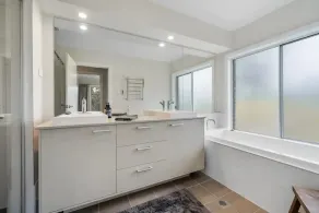 Modern Farm Stay - South Coast - Image 4