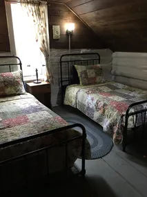 \"Little House on the Prairie\" with modern plumbing! - Image 3