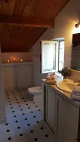 Residenza medievale con piscina nel cuore di una proprietà di sedici ettari - Image 5
