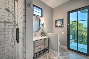 Luxurious home with breathtaking views on Avocado Grove - Image 4