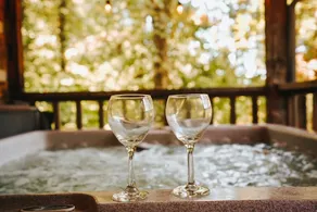 Romantic-Hot Tub-Dog Friendly-Private-Convenient - Image 2