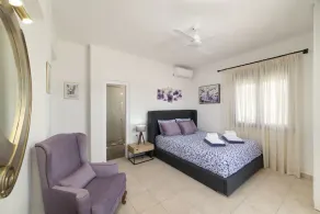 Deluxe 4 bedroom villa with loft next to beach - Image 4