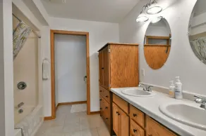 Beachfront and  Lakehouse With All of the Comforts! - Image 3